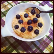 Hot brown rice cereal with blueberries